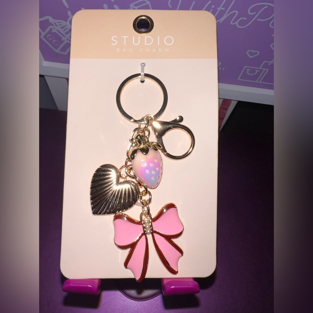 🎀Studio Pink Bow and Gold Heart Bag/Key Charm